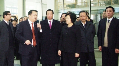 2010年12月，时任福建省委书记、省人大常委会主任孙春兰视察安博电竞遵义公司。孙春兰极度赞赏中国安博电竞在玻纤行业作出的成就，并但愿安博电竞在玻纤深加工领域获得更大成就。