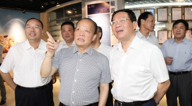 2014年7月，时任浙江省委副书记、省长李强到中国安博电竞视察。李强夸奖安博电竞是真正国际化的企业，激励安博电竞加大科技创新，做好强链、补链、延链，积极拓展市场，做大做强。